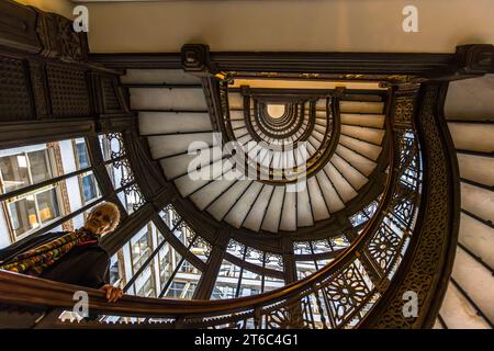 Rookery Building aus dem Jahr 1888 in Downtown Chicago, Illinois, USA. Chicagos ältestes Hochhaus mit romanischer Struktur hat eine von Frank Lloyd Wright entworfene Lobby Stockfoto