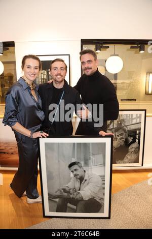 Marc Barthel und Anna Hofbauer, Vernissage von Luca Labbadia in der Livia Lisboa Fotokunst Galerie am 9.11.2023, Stadthöfe Hamburg *** Marc Barthel und Anna Hofbauer, Vernissage von Luca Labbadia in der Livia Lisboa Fotokunst Galerie am 9 11 2023, Stadthöfe Hamburg Credit: Imago/Alamy Live News Stockfoto