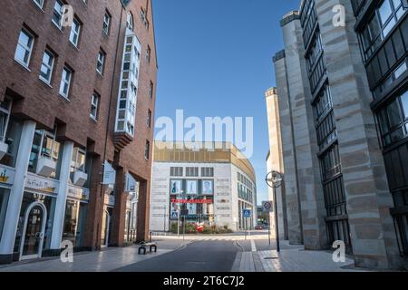 Bild der leeren Straßen des Dortmunder Stadtzentrums mit Schwerpunkt auf der Galerie, einem Einkaufszentrum, das sonntags in Deutschland geschlossen ist. Stockfoto