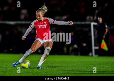 Borehamwood, Großbritannien. November 2023. Stina Blackstenius (25 Arsenal) schießt beim FA Women's Continental Tyres League Cup Spiel zwischen Arsenal und Bristol City im Meadow Park, Borehamwood am Donnerstag, den 9. November 2023. (Foto: Kevin Hodgson | MI News) Credit: MI News & Sport /Alamy Live News Stockfoto