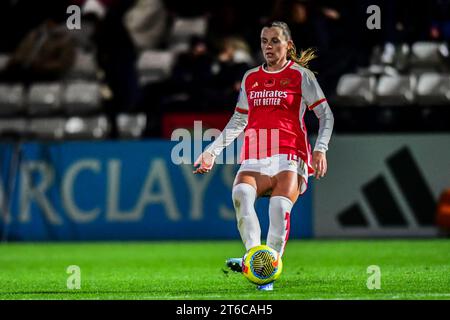 Borehamwood, Großbritannien. November 2023. Noelle Maritz (16 Arsenal) übergibt den Ball beim FA Women's Continental Tyres League Cup Spiel zwischen Arsenal und Bristol City im Meadow Park, Borehamwood am Donnerstag, den 9. November 2023. (Foto: Kevin Hodgson | MI News) Credit: MI News & Sport /Alamy Live News Stockfoto