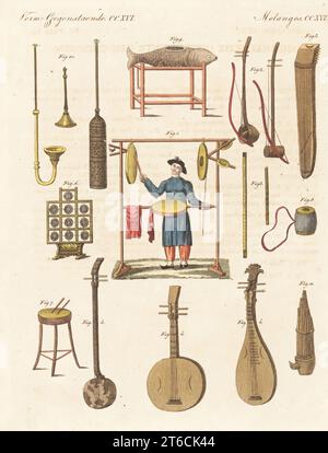 Chinesische Musikinstrumente, Qing-Dynastie. Chinesische Musikerin spielt Percussion 1, 2-saitige Erhu (Violine) 2, Flöten 3, 3-saitige Guickin und 4-saitige Pipa (Gitarren) 4, 7-saitige Zither Tsen oder Zheng 5, Hien-lo Gongs 6, Schlagzeug 7, Schlagzeug 8, Holzfischtrommel 9, verschiedene Trompeten 10 und Bambus-Schilfinstrument Sing oder Sheng 11. Kopiert von einer Illustration von Antoine Cardon in Jean Baptiste Joseph Bretons La Chine en Miniature, 1811. Handkolorierter Kupferstich aus Carl Bertuchs Bilderbuch fur Kinder, Weimar, 1815. Stockfoto