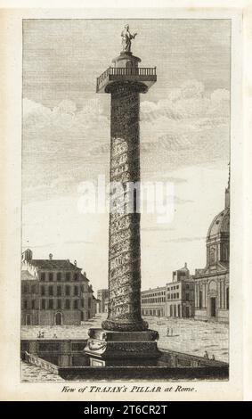 Blick auf die Trajanssäule, Rom, im 18. Jahrhundert. Sockel mit doppeltem Sockel, verziertem Sockel mit römischen Adlern, Torus mit Eichenblättern, Schaft mit geschnitztem Fries der Siege von Kaiser Trajan und Statue des Heiligen Peter oben. Kupferstich von Francis Fitzgeralds the Artists Repository and Drawing Magazine, Charles Taylor, London, 1785. Stockfoto