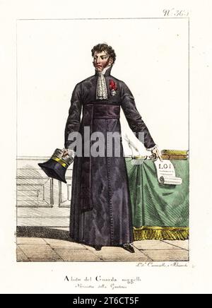 Kostüm des Siegelhüters, Justizminister, Bourbon Restauration, Frankreich. In langem lila Gewand mit Schärpe, weißer Krawatte. Kostüm du Garde des Sceaux, Ministre de la Justice. Handkolorierte Lithographie von Lorenzo Bianchi und Domenico Cuciniello nach Hippolyte Lecomte aus Costumi civili e militari della monarchia francese dal 1200 al 1820, Neapel, 1825. Italienische Ausgabe der Lecomtes Zivil- und Militärkostüme der französischen Monarchie von 1200 bis 1820. Stockfoto