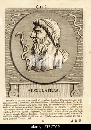 Asklepius oder Hepius, Held und Gott der Medizin in der altgriechischen Religion und Mythologie. Mit Schlangenstab und Schlangen. Kupferstich von Pieter Bodart (1676–1712) aus Henricus spoors Deorum et Heroum, Virorum et Mulierum Illustrium imagines Antiquae Illustatae, Götter und Helden, Männer und Frauen, illustriert mit antiken Bildern, Petrum, Amsterdam, 1715. Erstmals 1707 als Favissæ utriusque antiquitatis tam Romanæ quam Græcæ veröffentlicht. Henricus Spoor war ein niederländischer Arzt, klassischer Gelehrter, Dichter und Schriftsteller. 1694-1716. Stockfoto