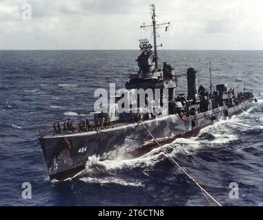 USS Buchanan (DD-484) Tanken von USS Wasp (CV-7) 1942 Stockfoto