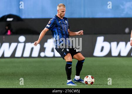 Bergamo, Italien, 9. November 2023. Mitchel Bakker (Atalanta BC) in Aktion während des Europa League-Fußballspiels zwischen Atalanta und SK Sturm Graz am 9. November 2023 im Gewiss-Stadion in Bergamo, Italien. Quelle: Stefano Nicoli/Speed Media/Alamy Live News Stockfoto
