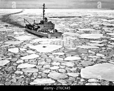 USS Burton Island (AG-88) in der Antarktis 1947 Stockfoto