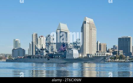 USS Cape St. George kehrt zurück nach San Diego. Stockfoto