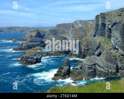 Cliffs at Mizen Head neben der Signalstation in Western Cork Irland. Stockfoto