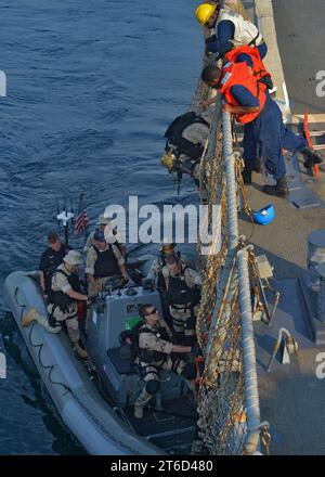 USS CARNEY (DDG 64) 131130 Stockfoto