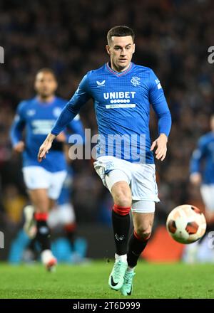 Glasgow, Großbritannien. November 2023. Tom Lawrence von den Rangers während des Spiels der UEFA Europa League im Ibrox Stadium, Glasgow. Der Bildnachweis sollte lauten: Neil Hanna/Sportimage Credit: Sportimage Ltd/Alamy Live News Stockfoto