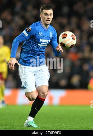 Glasgow, Großbritannien. November 2023. Tom Lawrence von den Rangers während des Spiels der UEFA Europa League im Ibrox Stadium, Glasgow. Der Bildnachweis sollte lauten: Neil Hanna/Sportimage Credit: Sportimage Ltd/Alamy Live News Stockfoto