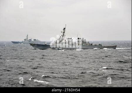 USS Fitzgerald trainiert mit der Marine der Republik Korea. (8560372754) Stockfoto