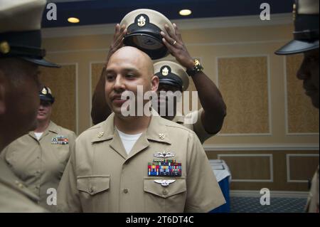 USS George Washington Chief Pinning 170915 Stockfoto