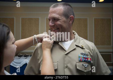 USS George Washington Chief Pinning 170915 Stockfoto