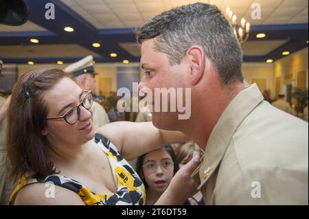 USS George Washington Chief Pinning 170915 Stockfoto