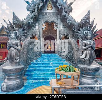 Einer der schönsten Tempel in Chiang Mai. Einzigartiger Tempel in Silber, innen und außen, aufwendig, traditionell handgefertigt und mit Geschick gefertigt Stockfoto