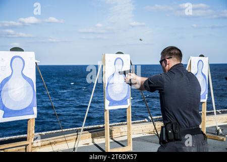 USS Germantown Operations 141104 Stockfoto