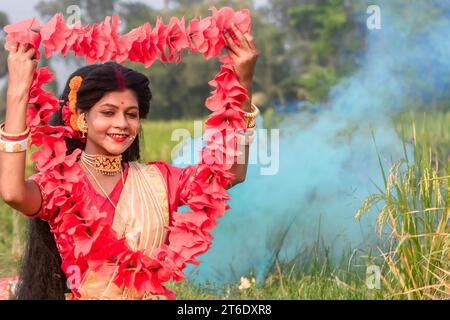 kali Puja Look Fotoshooting basierend auf Festival mit ethnischem Look. Wie Ein Gesicht einer verheirateten Hindu-Frau. Fröhliche Navratri, indische Kultur. Stockfoto