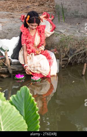 kali Puja Look Fotoshooting basierend auf Festival mit ethnischem Look. Wie Ein Gesicht einer verheirateten Hindu-Frau. Fröhliche Navratri, indische Kultur. Stockfoto
