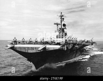 USS Hancock (CVA-19) im Golf von Tonkin am 25. Mai 1972 Stockfoto