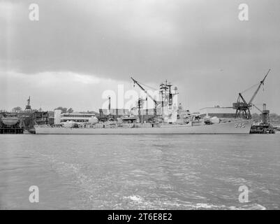 USS Hull (DD-945) bei Bath Iron arbeitet am 29. Mai 1958 Stockfoto