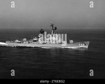 USS Hull (DD-945) vor der Küste Südkaliforniens 1971 Stockfoto