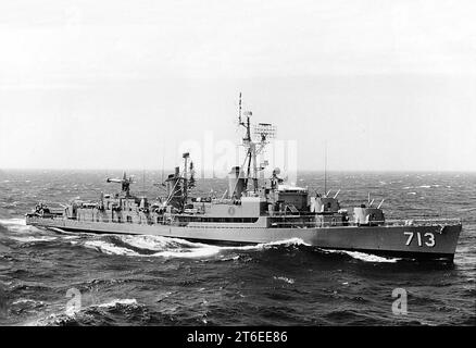USS Kenneth D. Bailey (DDR-713) im Mittelmeer 1968 Stockfoto