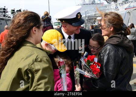 Die USS Laboon kehrt zur Marinestation Norfolk zurück. (8551818541) Stockfoto