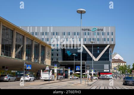 Wien, Österreich - 16. Juni 2023: Gebäude des Wiener Westbahnhofs Stockfoto