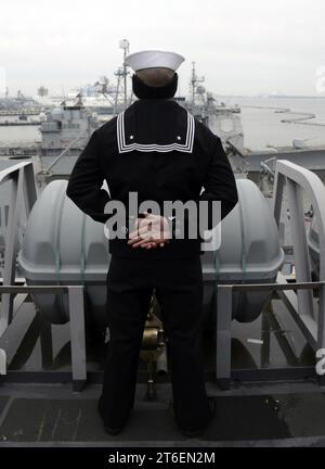 USS Mesa Verde startet von Marinestützpunkt Norfolk 140208 Stockfoto