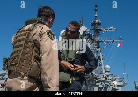 USS Mitscher (DDG 57) 141019 Stockfoto