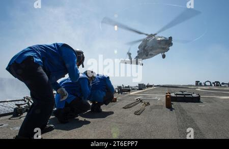 USS Mitscher (DDG 57) 141019 Stockfoto