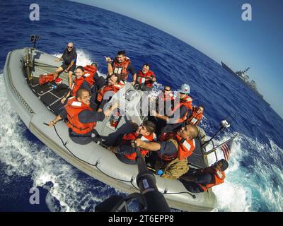 USS Mitscher (DDG 57) 141019 Stockfoto