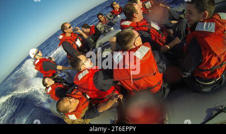 USS Mitscher (DDG 57) 141019 Stockfoto