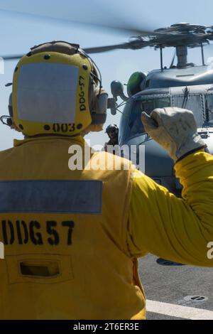 USS Mitscher Operations 141019 Stockfoto