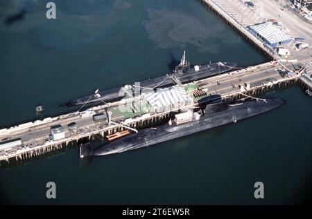 USS Nathanael Green SSBN-636 und USS Baltimore SSN-704 Stockfoto