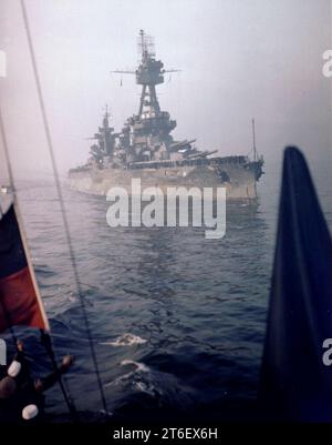 USS New York (BB-34) vor New York City (USA), ca. 19. Oktober 1945 Stockfoto