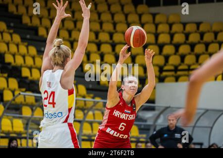 Split, Kroatien. November 2023. IVA Slonjsak aus Kroatien, der am 9. November 2023 in der Gripe Sporthalle die FIBA Women's EuroBasket 2025 Qulifiers Gruppe ausduftet, Ein Spiel der 1. Runde zwischen Kroatien und Spanien. In Split, Kroatien. Foto: Zvonimir Barisin/PIXSELL Credit: Pixsell/Alamy Live News Stockfoto