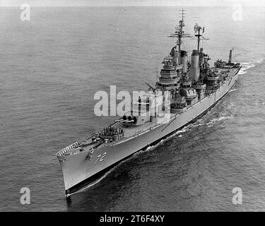 USS Pittsburgh (CA-72) am 11. Oktober 1955 Stockfoto