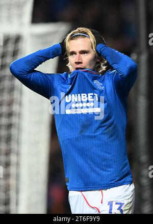 Glasgow, Großbritannien. November 2023. Todd Cantwell von den Rangers während des Spiels der UEFA Europa League im Ibrox Stadium, Glasgow. Der Bildnachweis sollte lauten: Neil Hanna/Sportimage Credit: Sportimage Ltd/Alamy Live News Stockfoto