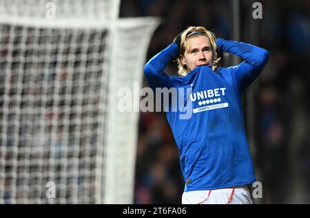 Glasgow, Großbritannien. November 2023. Todd Cantwell von den Rangers während des Spiels der UEFA Europa League im Ibrox Stadium, Glasgow. Der Bildnachweis sollte lauten: Neil Hanna/Sportimage Credit: Sportimage Ltd/Alamy Live News Stockfoto