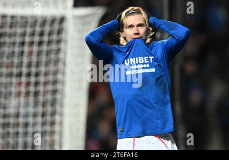 Glasgow, Großbritannien. November 2023. Todd Cantwell von den Rangers während des Spiels der UEFA Europa League im Ibrox Stadium, Glasgow. Der Bildnachweis sollte lauten: Neil Hanna/Sportimage Credit: Sportimage Ltd/Alamy Live News Stockfoto