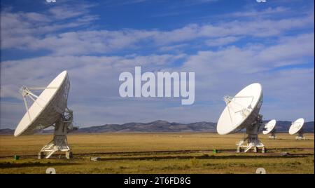 Radioteleskope und Riesenantennen im karl-g.-jansky-Hochformat-Radioastronomie-Observatorium bei socorro, New mexico Stockfoto