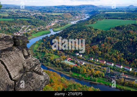 Blick auf die Elbe vom Lilienstein, Sächsische Schweiz, Elbsandsteingebirge, Sachsen, Deutschland Stockfoto