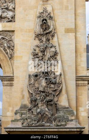 Porte Saint-Denis Reliefdetail, Triumphbogen aus dem 17. Jahrhundert auf dem Boulevard St Denis, Paris, Ile-de-France, Frankreich Stockfoto