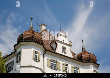 Schloss Bernstadt, Detail, Turm, Dachschindeln, Fenster, heute Stadtverwaltung und Heimatmuseum, symmetrisches Barockgebäude Stockfoto