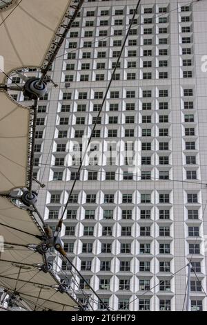 Detail der Innenfassade, Grande Arche de la Defense Wolkenkratzer, Paris, Ile-de-France, Frankreich Stockfoto