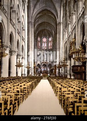 Innenraum, römisch-katholische Kirche Notre-Dame de Paris, unsere Liebe Frau, die Kathedrale des Erzbistums Paris, Frankreich, Historisch, um 1900, digital restaurierte Reproduktion von einer Vorlage aus dem 19. Jahrhundert Stockfoto